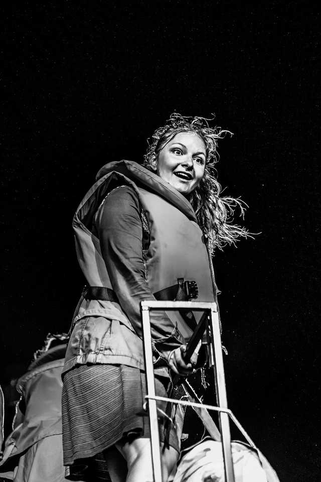 [FOTO] Plenerowe spektakle, strefa zabaw dla dzieci, spacer śladami murów obronnych. Trwa Festiwal Teatru Otwartego