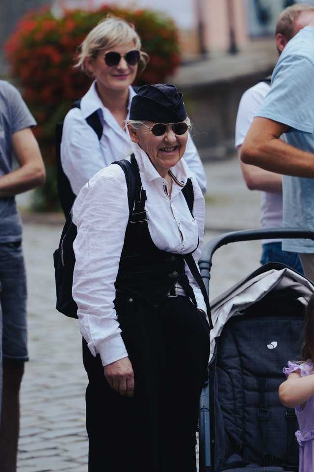 [FOTO] Plenerowe spektakle, strefa zabaw dla dzieci, spacer śladami murów obronnych. Trwa Festiwal Teatru Otwartego