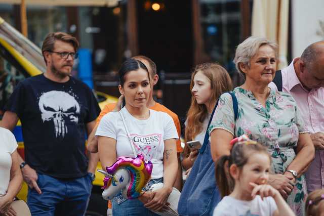[FOTO] Plenerowe spektakle, strefa zabaw dla dzieci, spacer śladami murów obronnych. Trwa Festiwal Teatru Otwartego