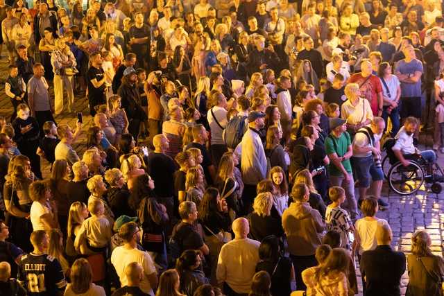 [FOTO] Plenerowe spektakle, strefa zabaw dla dzieci, spacer śladami murów obronnych. Trwa Festiwal Teatru Otwartego