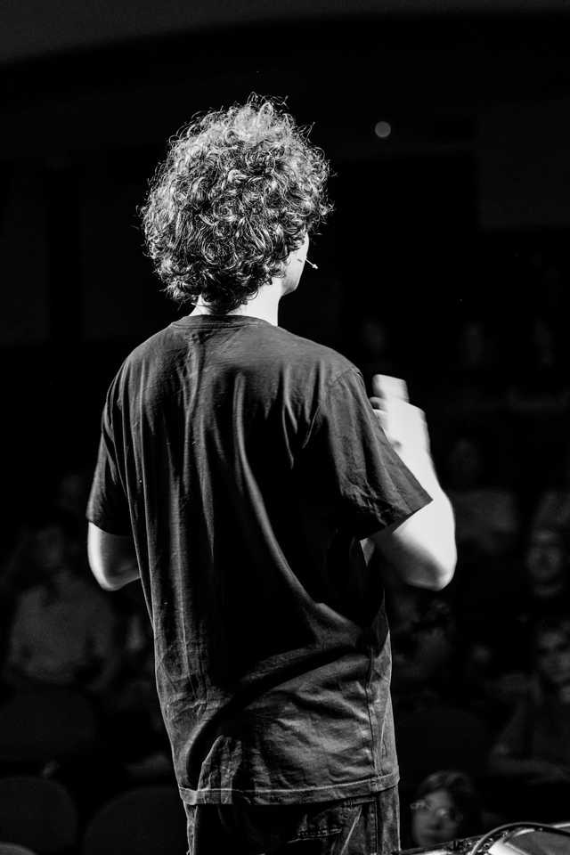 [FOTO] Plenerowe spektakle, strefa zabaw dla dzieci, spacer śladami murów obronnych. Trwa Festiwal Teatru Otwartego