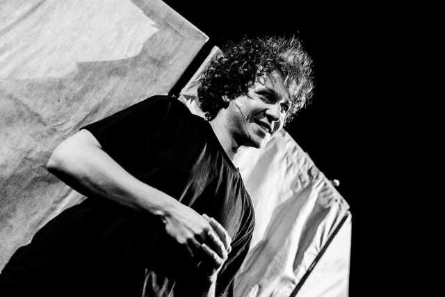[FOTO] Plenerowe spektakle, strefa zabaw dla dzieci, spacer śladami murów obronnych. Trwa Festiwal Teatru Otwartego