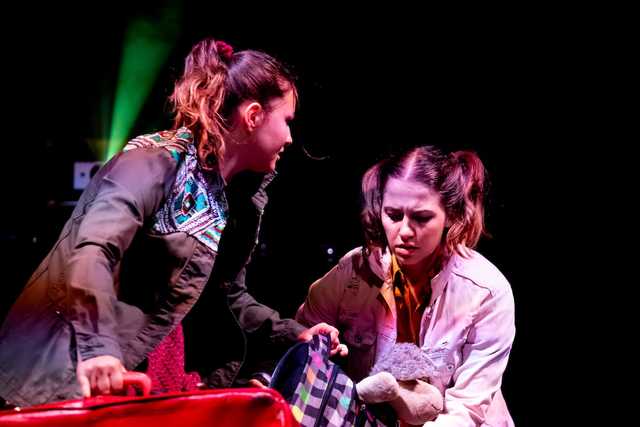 [FOTO] Plenerowe spektakle, strefa zabaw dla dzieci, spacer śladami murów obronnych. Trwa Festiwal Teatru Otwartego