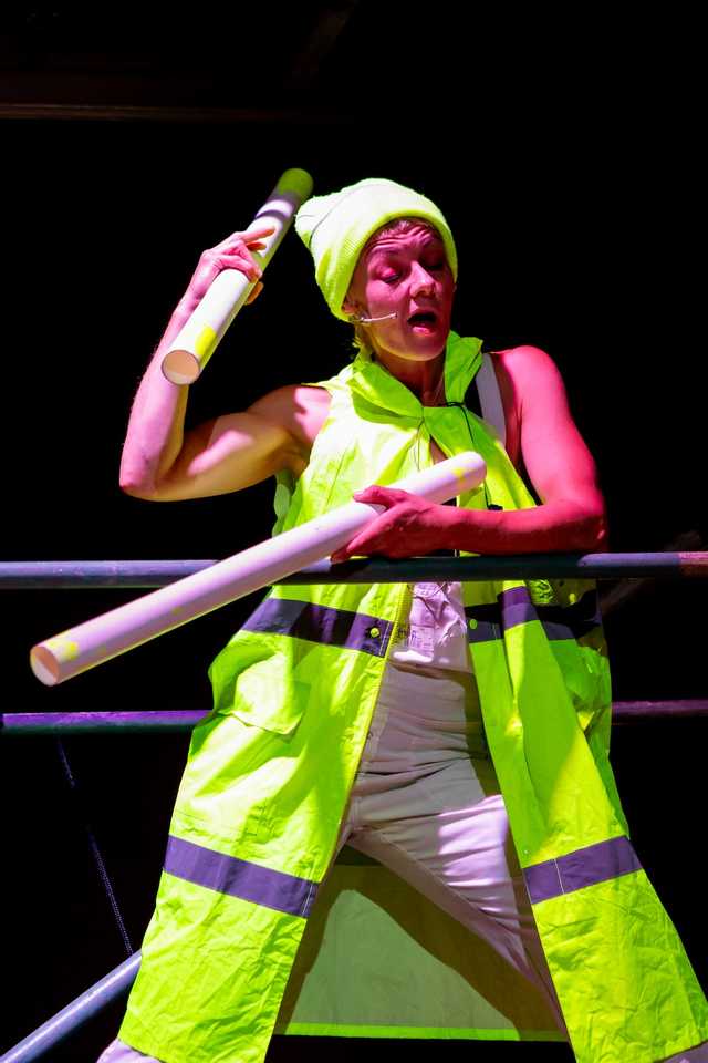 [FOTO] Plenerowe spektakle, strefa zabaw dla dzieci, spacer śladami murów obronnych. Trwa Festiwal Teatru Otwartego