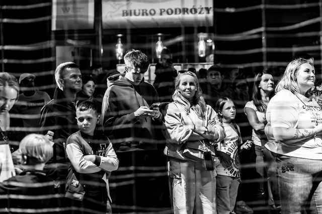 [FOTO] Plenerowe spektakle, strefa zabaw dla dzieci, spacer śladami murów obronnych. Trwa Festiwal Teatru Otwartego