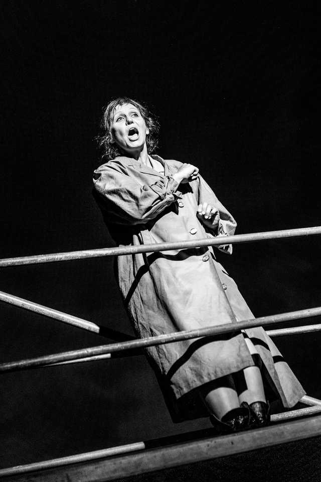 [FOTO] Plenerowe spektakle, strefa zabaw dla dzieci, spacer śladami murów obronnych. Trwa Festiwal Teatru Otwartego
