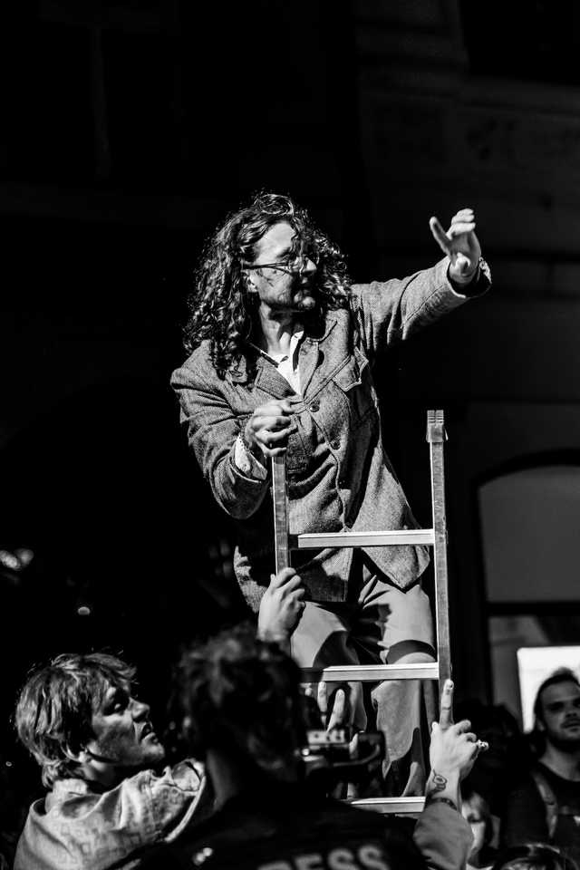 [FOTO] Plenerowe spektakle, strefa zabaw dla dzieci, spacer śladami murów obronnych. Trwa Festiwal Teatru Otwartego