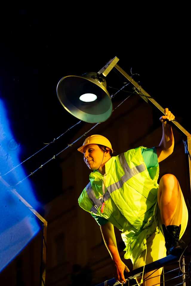 [FOTO] Plenerowe spektakle, strefa zabaw dla dzieci, spacer śladami murów obronnych. Trwa Festiwal Teatru Otwartego