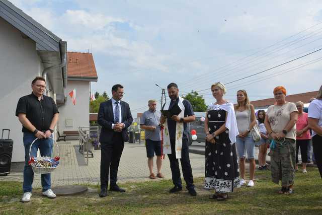 [FOTO] Gratka dla najmłodszych mieszkańców Żelazowa. Otwarto nowy plac zabaw