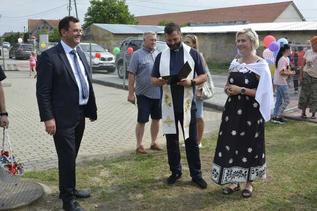 [FOTO] Gratka dla najmłodszych mieszkańców Żelazowa. Otwarto nowy plac zabaw