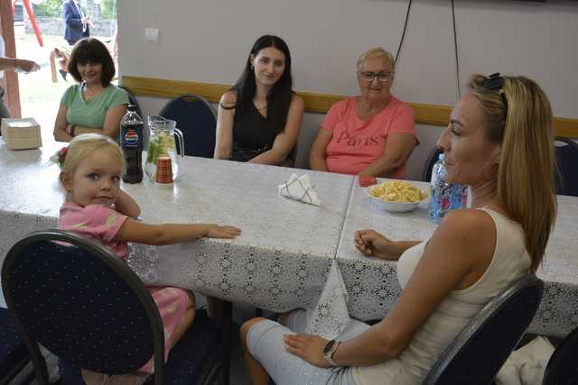 [FOTO] Gratka dla najmłodszych mieszkańców Żelazowa. Otwarto nowy plac zabaw