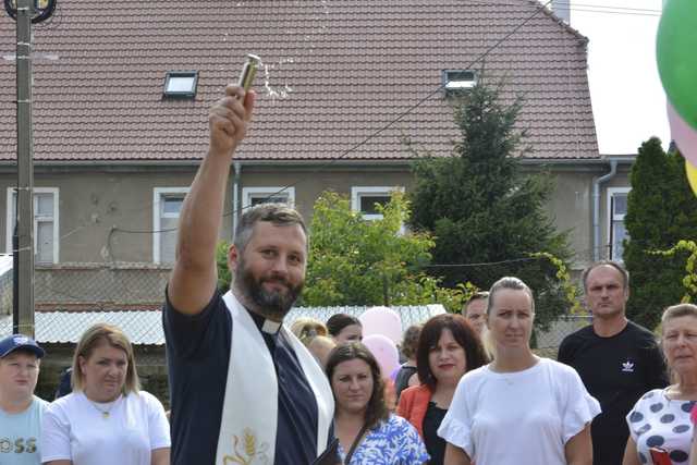 [FOTO] Gratka dla najmłodszych mieszkańców Żelazowa. Otwarto nowy plac zabaw