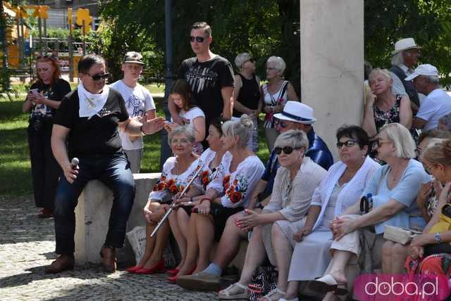 [FOTO] Park Miejski zamienił się w miejsce integracji pokoleń. Trwa piknik pełen atrakcji i dobrej muzyki