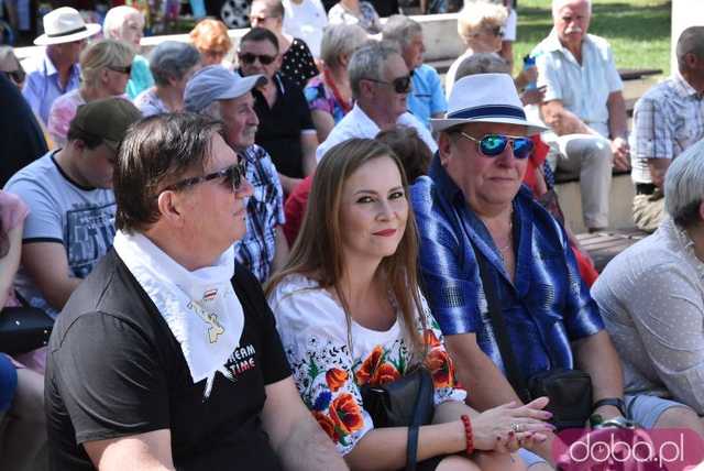 [FOTO] Park Miejski zamienił się w miejsce integracji pokoleń. Trwa piknik pełen atrakcji i dobrej muzyki