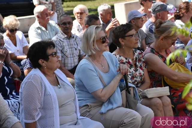 [FOTO] Park Miejski zamienił się w miejsce integracji pokoleń. Trwa piknik pełen atrakcji i dobrej muzyki