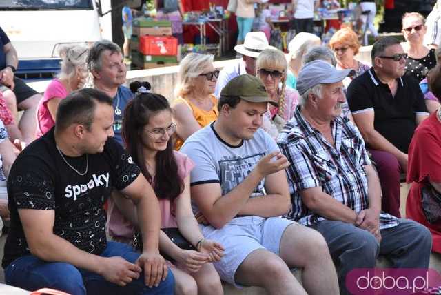 [FOTO] Park Miejski zamienił się w miejsce integracji pokoleń. Trwa piknik pełen atrakcji i dobrej muzyki