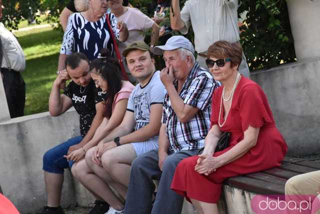[FOTO] Park Miejski zamienił się w miejsce integracji pokoleń. Trwa piknik pełen atrakcji i dobrej muzyki