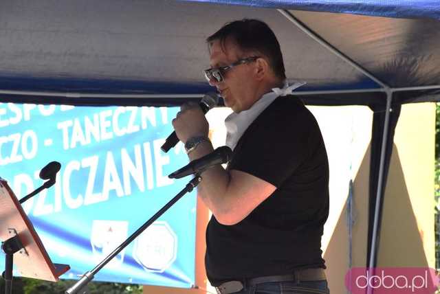 [FOTO] Park Miejski zamienił się w miejsce integracji pokoleń. Trwa piknik pełen atrakcji i dobrej muzyki