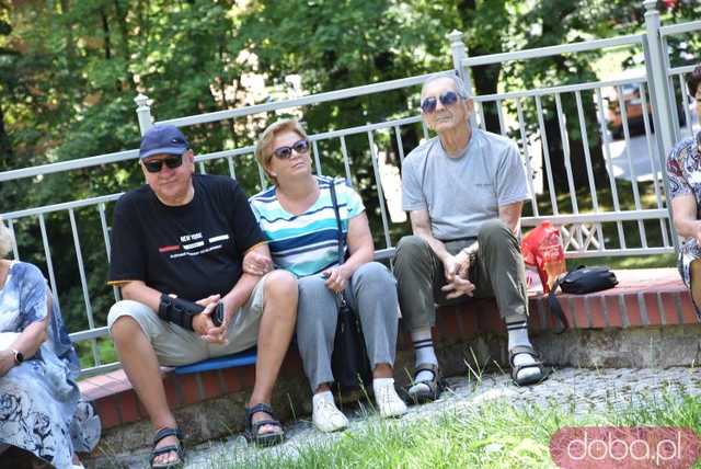 [FOTO] Nuty klasycznych kompozytorów, deep house i dźwięki podróży wybrzmiały z Muzycznej Altany w Parku Młodzieżowym