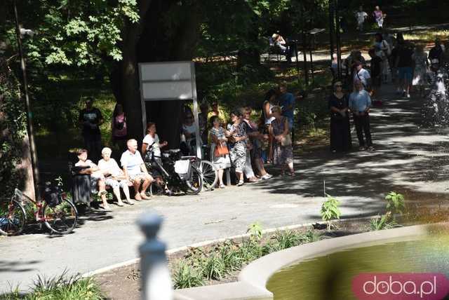 [FOTO] Nuty klasycznych kompozytorów, deep house i dźwięki podróży wybrzmiały z Muzycznej Altany w Parku Młodzieżowym