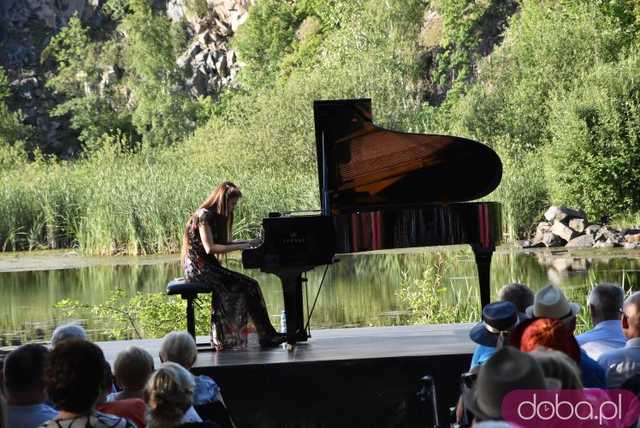 [FOTO] Utwory Chopina w wykonaniu utytułowanej pianistki wybrzmiały w samym sercu kamieniołomu