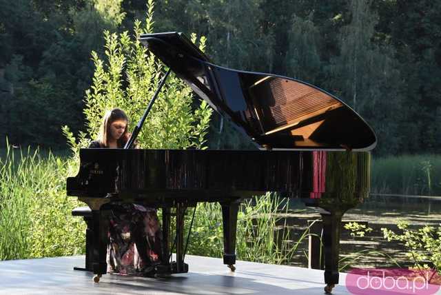 [FOTO] Utwory Chopina w wykonaniu utytułowanej pianistki wybrzmiały w samym sercu kamieniołomu