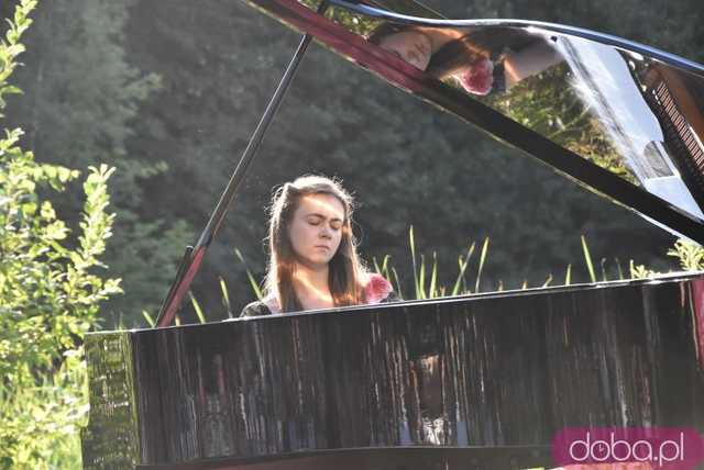 [FOTO] Utwory Chopina w wykonaniu utytułowanej pianistki wybrzmiały w samym sercu kamieniołomu