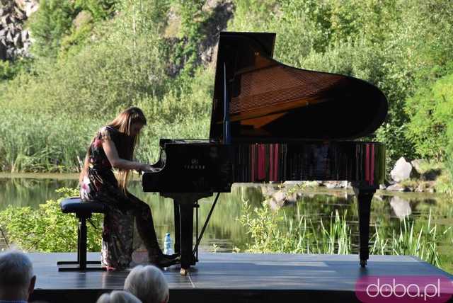 [FOTO] Utwory Chopina w wykonaniu utytułowanej pianistki wybrzmiały w samym sercu kamieniołomu