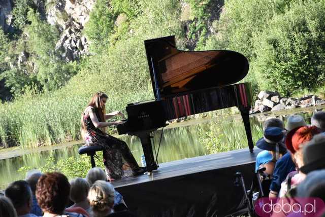 [FOTO] Utwory Chopina w wykonaniu utytułowanej pianistki wybrzmiały w samym sercu kamieniołomu
