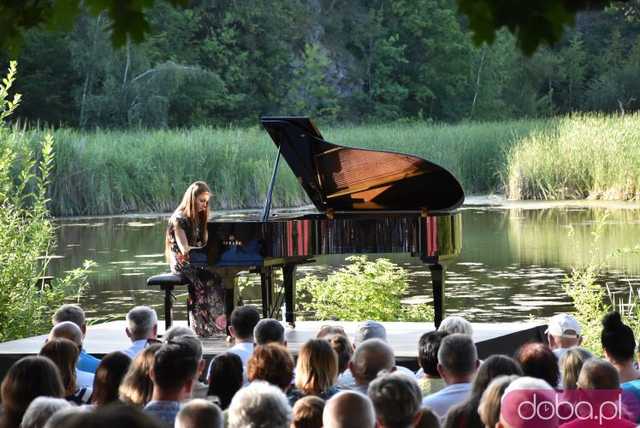 [FOTO] Utwory Chopina w wykonaniu utytułowanej pianistki wybrzmiały w samym sercu kamieniołomu