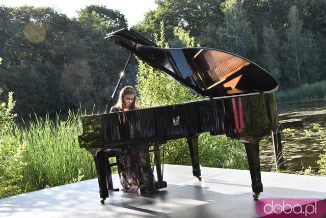 [FOTO] Utwory Chopina w wykonaniu utytułowanej pianistki wybrzmiały w samym sercu kamieniołomu