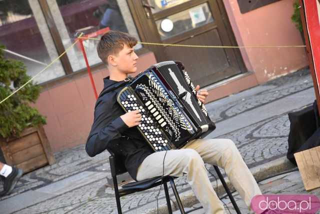 [FOTO] Uliczne przedstawienia, koncert i wernisaż wystawy na zakończenie 26. Festiwalu Teatru Otwartego