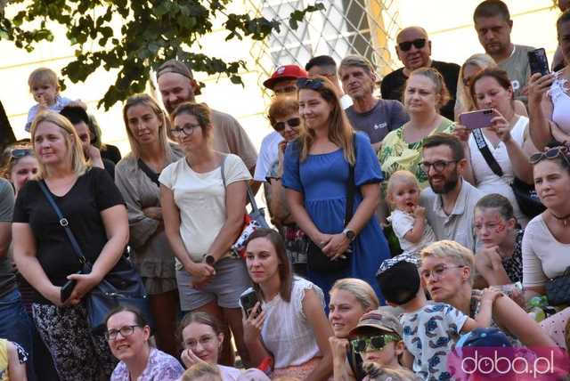 [FOTO] Uliczne przedstawienia, koncert i wernisaż wystawy na zakończenie 26. Festiwalu Teatru Otwartego
