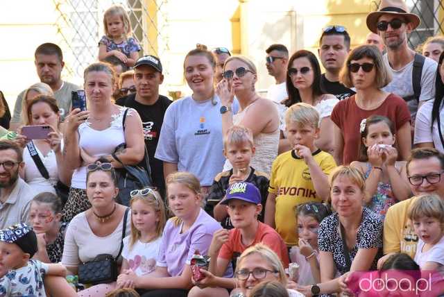 [FOTO] Uliczne przedstawienia, koncert i wernisaż wystawy na zakończenie 26. Festiwalu Teatru Otwartego