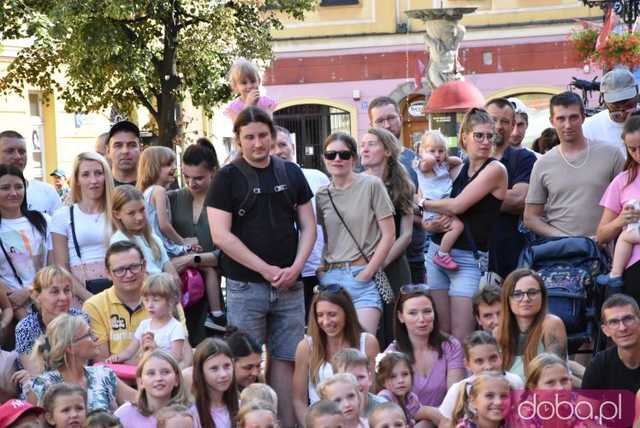 [FOTO] Uliczne przedstawienia, koncert i wernisaż wystawy na zakończenie 26. Festiwalu Teatru Otwartego
