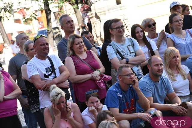 [FOTO] Uliczne przedstawienia, koncert i wernisaż wystawy na zakończenie 26. Festiwalu Teatru Otwartego