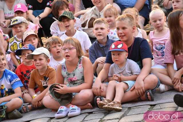 [FOTO] Uliczne przedstawienia, koncert i wernisaż wystawy na zakończenie 26. Festiwalu Teatru Otwartego