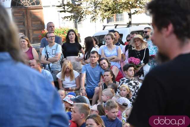 [FOTO] Uliczne przedstawienia, koncert i wernisaż wystawy na zakończenie 26. Festiwalu Teatru Otwartego
