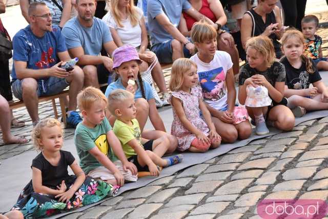 [FOTO] Uliczne przedstawienia, koncert i wernisaż wystawy na zakończenie 26. Festiwalu Teatru Otwartego