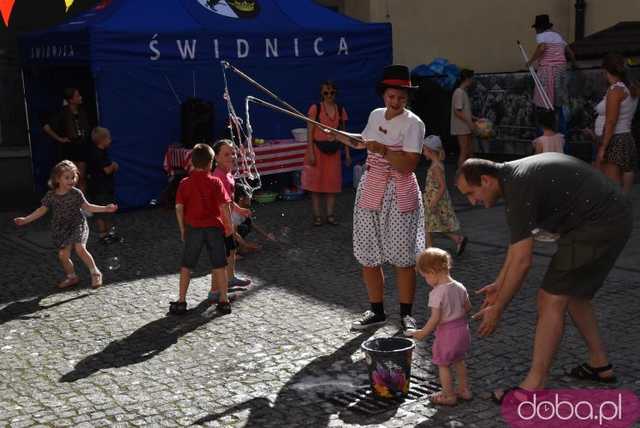 [FOTO] Uliczne przedstawienia, koncert i wernisaż wystawy na zakończenie 26. Festiwalu Teatru Otwartego