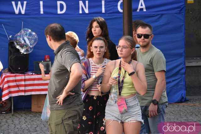 [FOTO] Uliczne przedstawienia, koncert i wernisaż wystawy na zakończenie 26. Festiwalu Teatru Otwartego