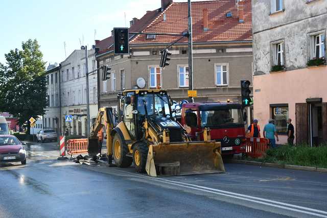 [FOTO] Uwaga na utrudnienia! Awaria sieci wodociągowej w Świebodzicach
