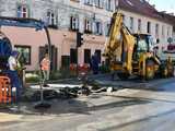 [FOTO] Kilka miesięcy po przebudowie drogowcy zdarli asfalt. Urząd Miasta odpowiada