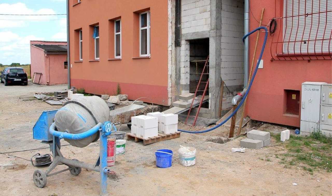 [FOTO] Trwa modernizacja budynku Szkoły Podstawowej w Gniewkowie