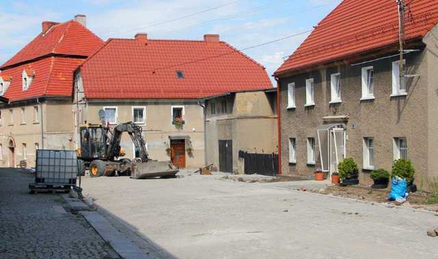 [FOTO] Przebudowa ul. Kościelnej w Dobromierzu na półmetku