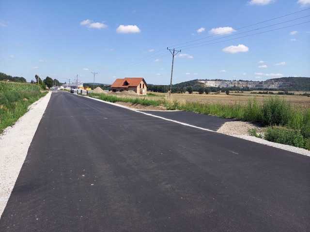 [FOTO] Trwa remont drogi powiatowej między Strzegomiem a Rogoźnicą