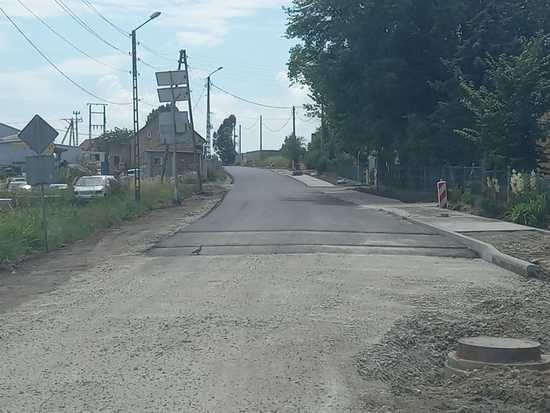 [FOTO] Trwa remont drogi powiatowej między Strzegomiem a Rogoźnicą