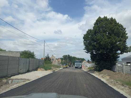 [FOTO] Trwa remont drogi powiatowej między Strzegomiem a Rogoźnicą