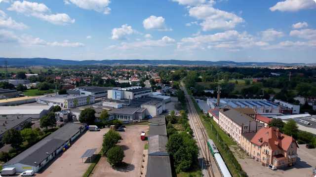 [WIDEO/FOTO] Zabytkowy pociąg przejechał przez Góry Sowie i u podnoża Masywa Ślęży. Zobaczcie ujęcia z drona!