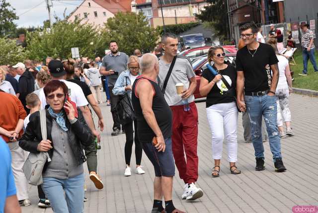[WIDEO/FOTO] Zabytkowe modele, tuningowe cuda i legendarne klasyki. Miłośnicy motoryzacji spotkali się po raz dziewiąty